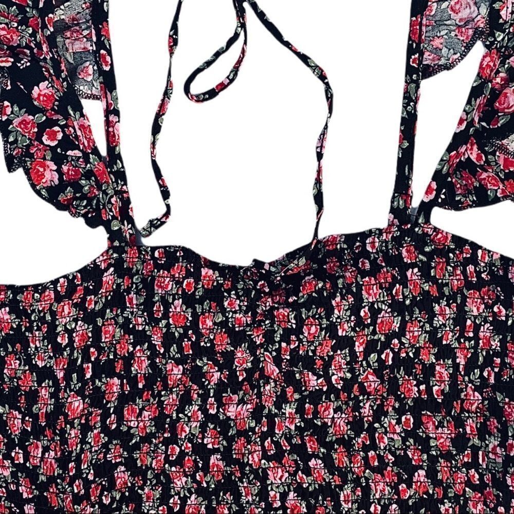❌❌NOT FOR SALE Francesca’s Floral Smocked Flutter Sleeve Top - Picture 4 of 7